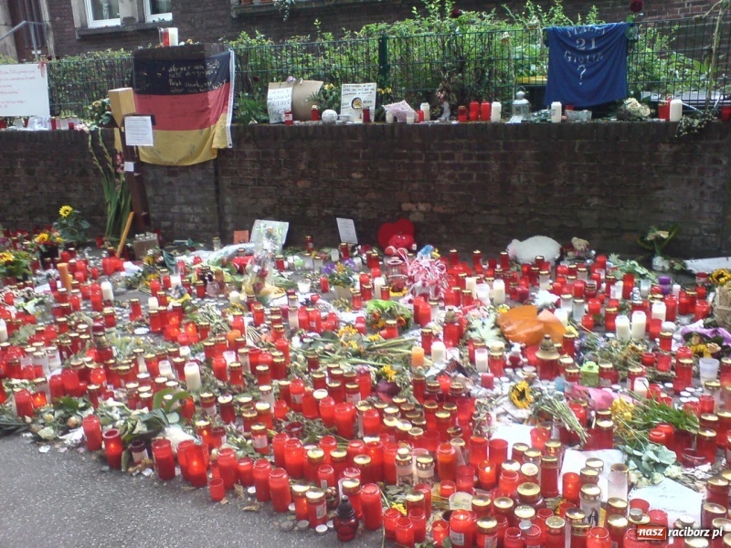 Zdjęcie w galerii na portalu naszraciborz.pl: Duisburg żegna 21 ofiar Love Parade wiadomości z regionu