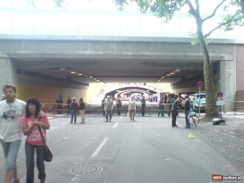 Zdjęcie w galerii na portalu naszraciborz.pl: Duisburg żegna 21 ofiar Love Parade wiadomości z regionu