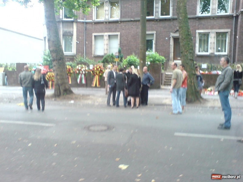 Zdjęcie w galerii na portalu naszraciborz.pl: Duisburg żegna 21 ofiar Love Parade wiadomości z regionu