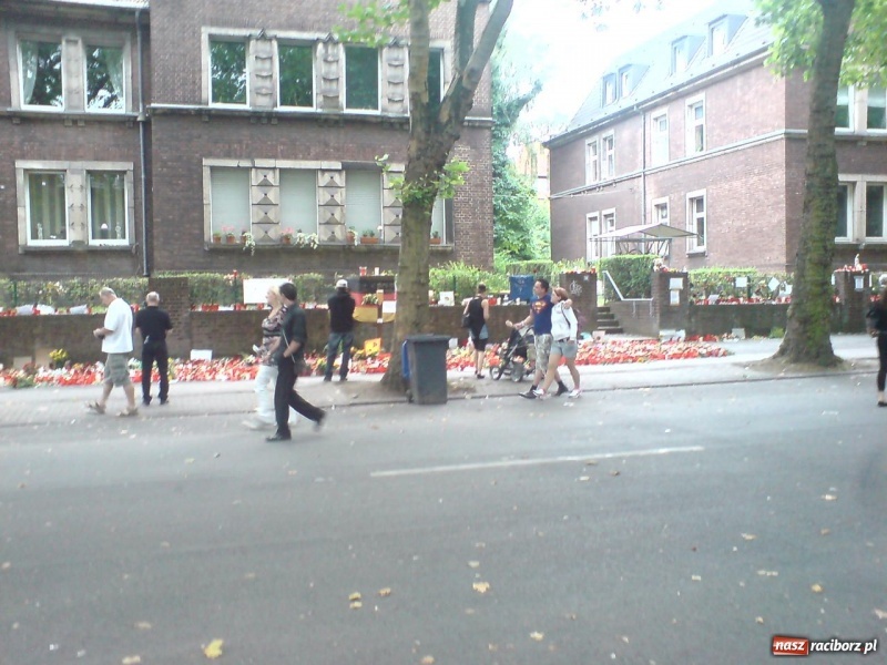 Zdjęcie w galerii na portalu naszraciborz.pl: Duisburg żegna 21 ofiar Love Parade wiadomości z regionu