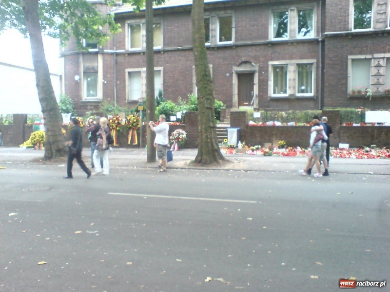 Zdjęcie w galerii na portalu naszraciborz.pl: Duisburg żegna 21 ofiar Love Parade wiadomości z regionu