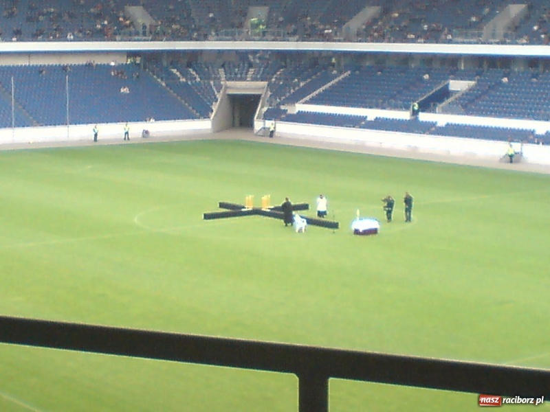 Zdjęcie w galerii na portalu naszraciborz.pl: Duisburg żegna 21 ofiar Love Parade wiadomości z regionu