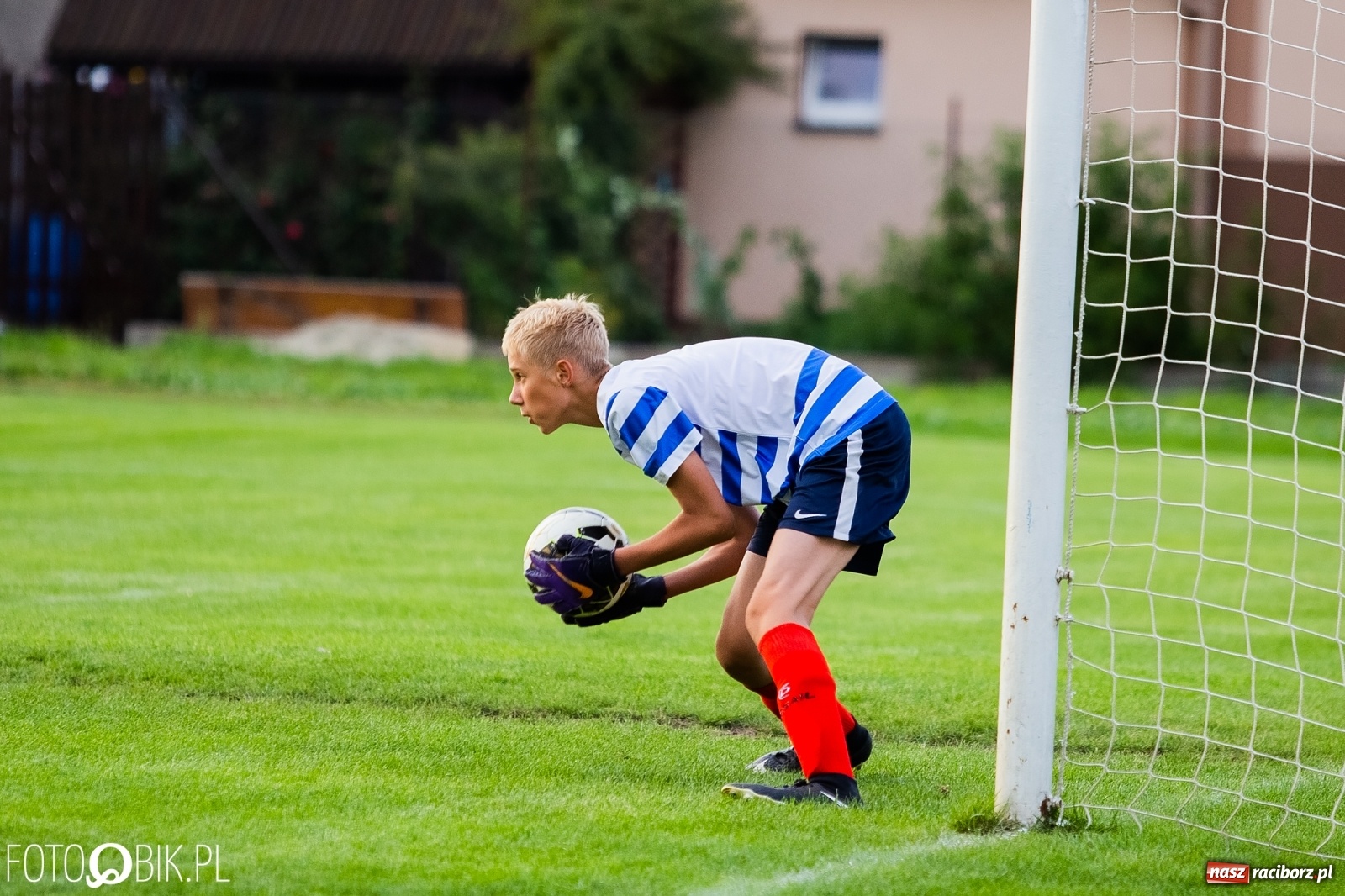 Zdjęcie w galerii na portalu naszraciborz.pl: Wyrównany pojedynek trampkarzy przy Urbana wiadomości z regionu