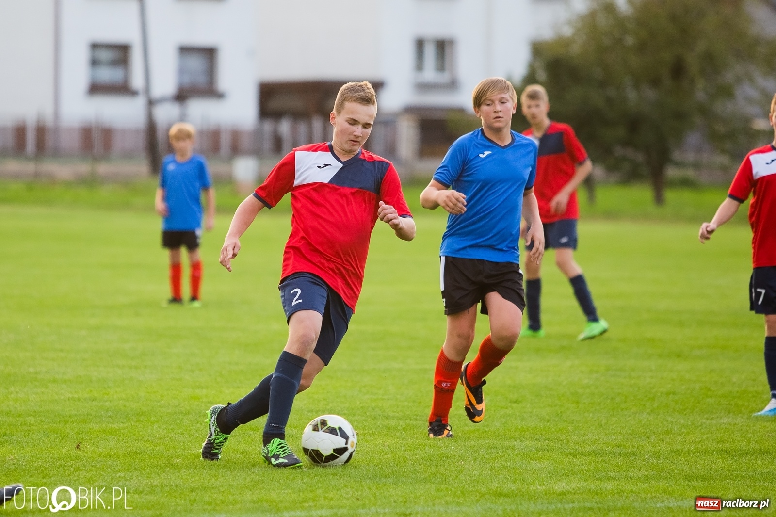 Zdjęcie w galerii na portalu naszraciborz.pl: Wyrównany pojedynek trampkarzy przy Urbana wiadomości z regionu