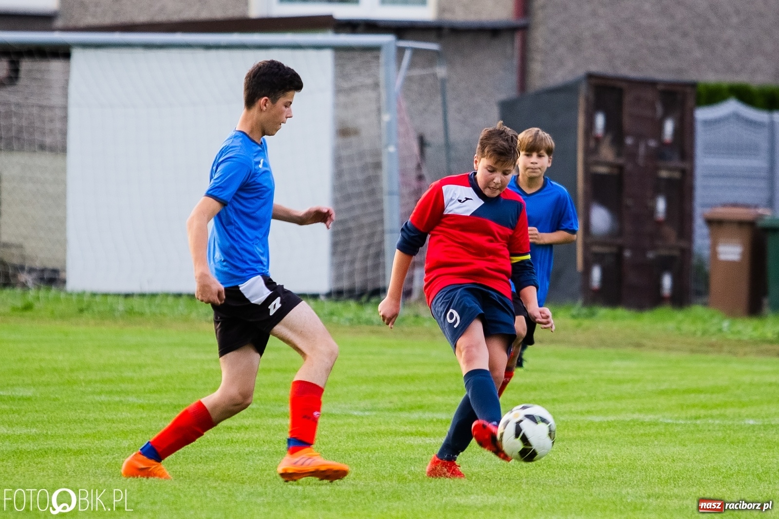 Zdjęcie w galerii na portalu naszraciborz.pl: Wyrównany pojedynek trampkarzy przy Urbana wiadomości z regionu