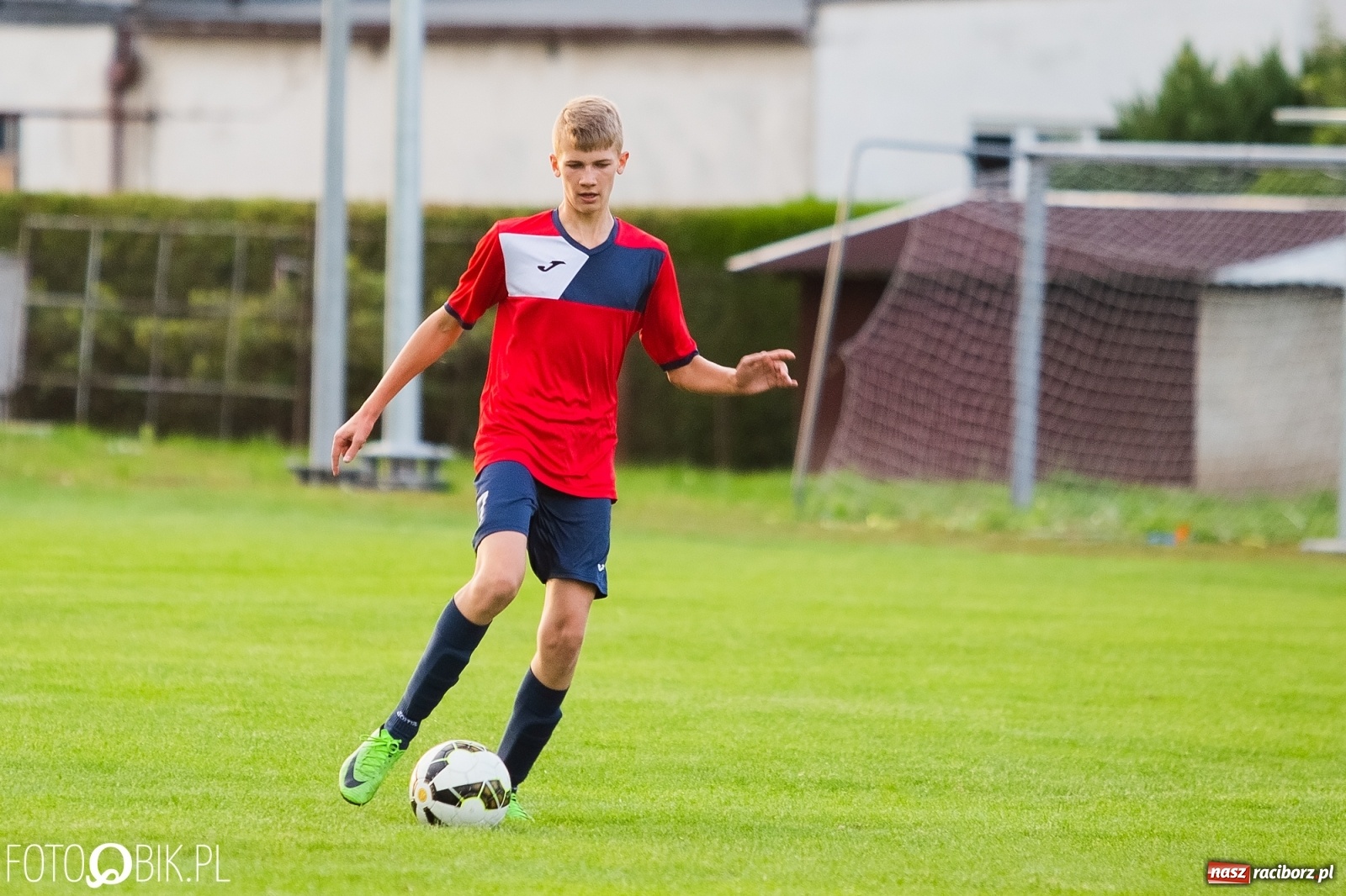 Zdjęcie w galerii na portalu naszraciborz.pl: Wyrównany pojedynek trampkarzy przy Urbana wiadomości z regionu