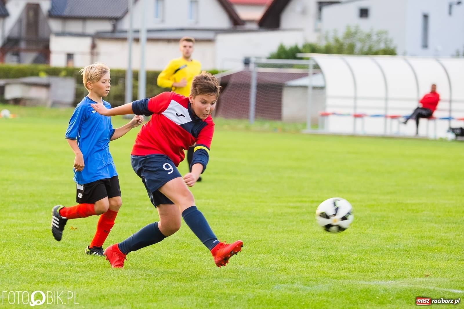 Zdjęcie w galerii na portalu naszraciborz.pl: Wyrównany pojedynek trampkarzy przy Urbana wiadomości z regionu