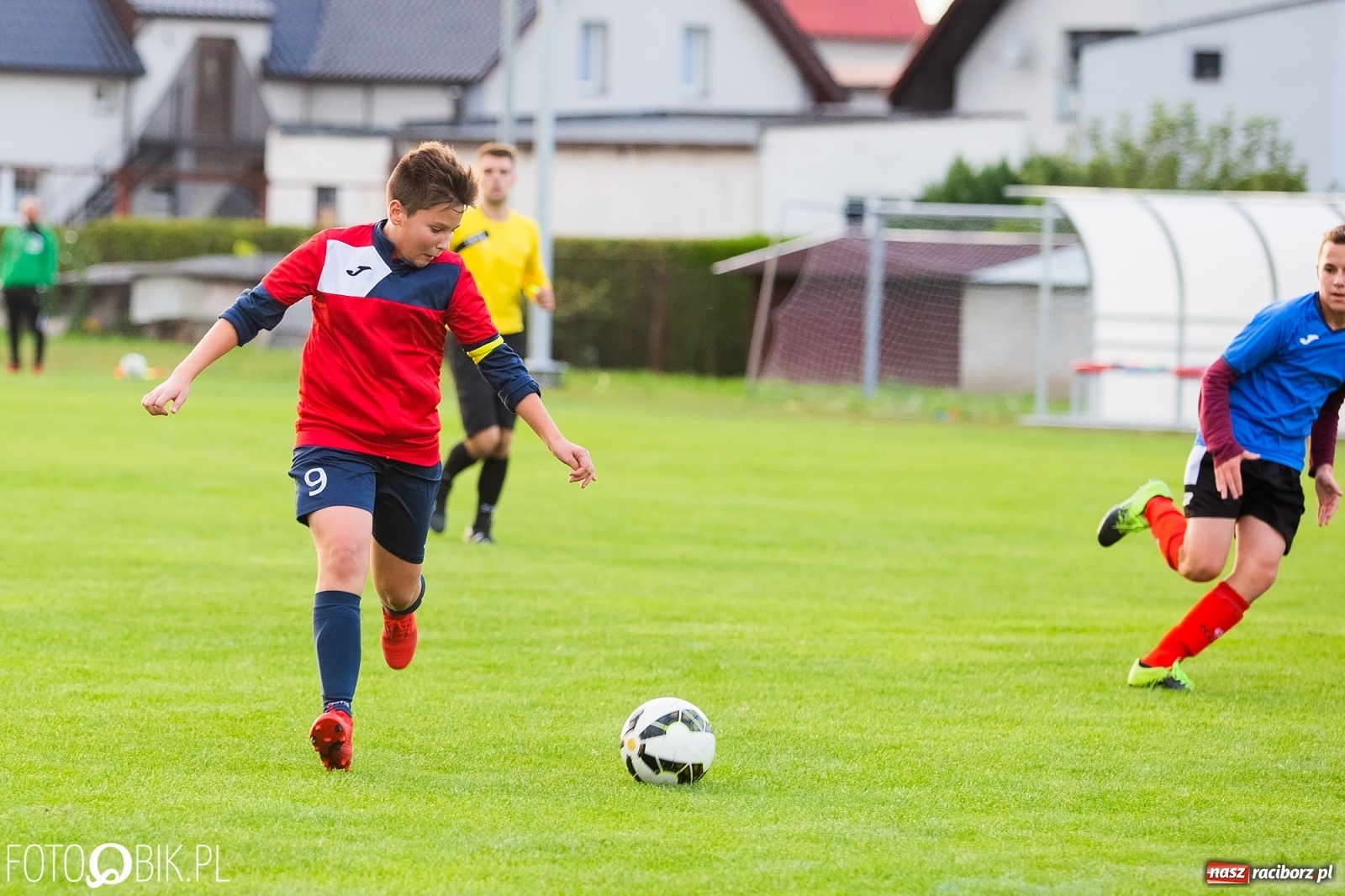 Zdjęcie w galerii na portalu naszraciborz.pl: Wyrównany pojedynek trampkarzy przy Urbana wiadomości z regionu