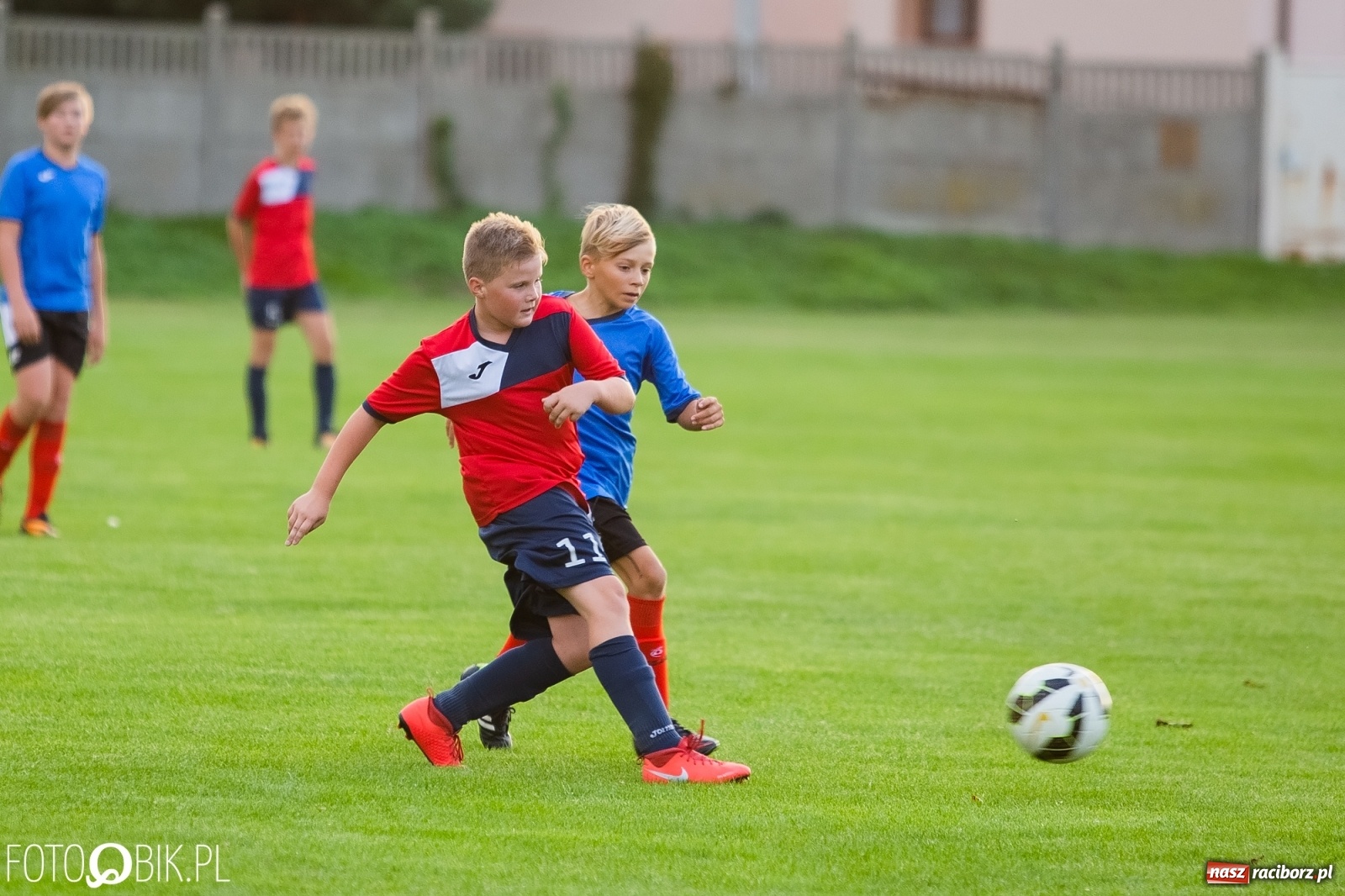 Zdjęcie w galerii na portalu naszraciborz.pl: Wyrównany pojedynek trampkarzy przy Urbana wiadomości z regionu