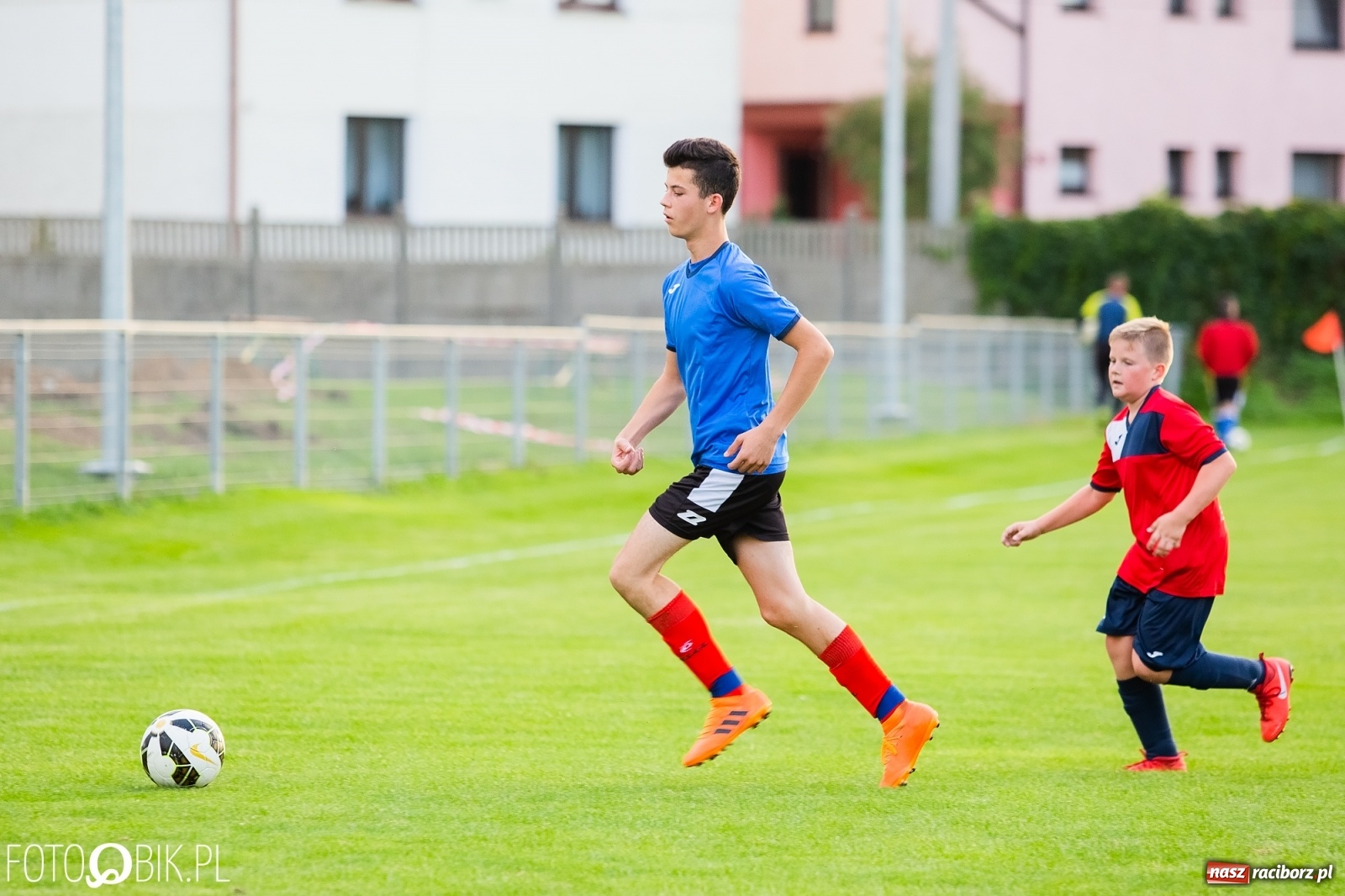 Zdjęcie w galerii na portalu naszraciborz.pl: Wyrównany pojedynek trampkarzy przy Urbana wiadomości z regionu