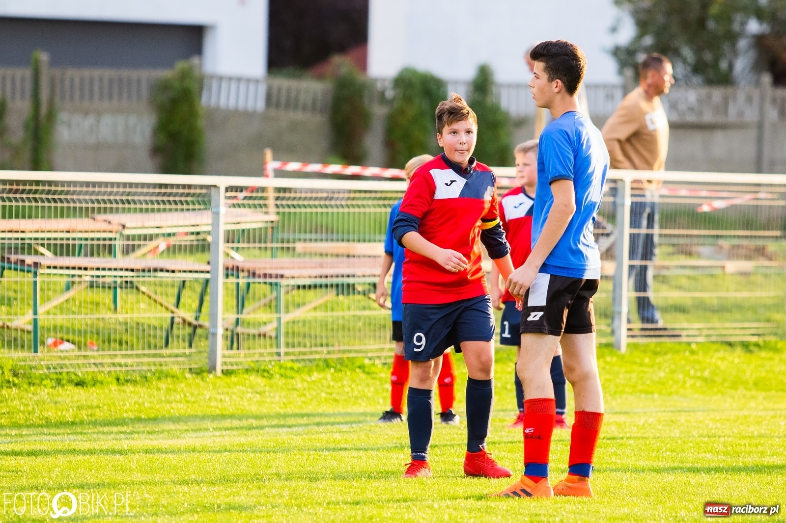 Zdjęcie w galerii na portalu naszraciborz.pl: Wyrównany pojedynek trampkarzy przy Urbana wiadomości z regionu