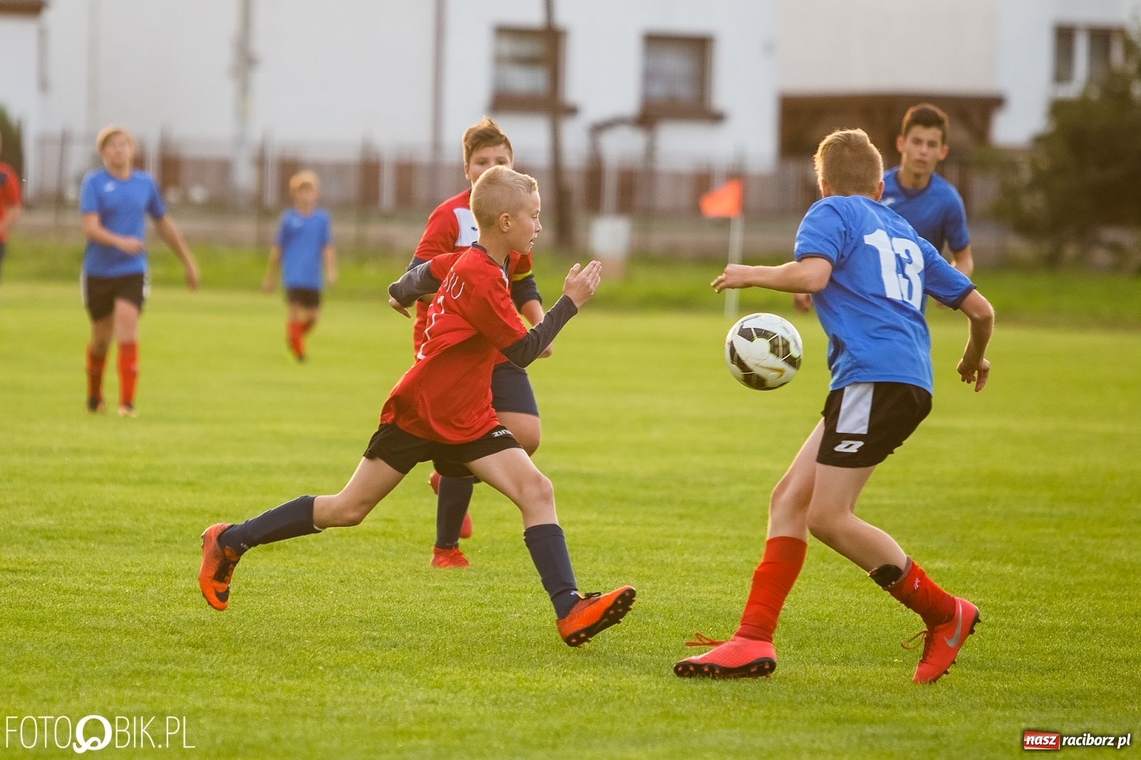 Zdjęcie w galerii na portalu naszraciborz.pl: Wyrównany pojedynek trampkarzy przy Urbana wiadomości z regionu