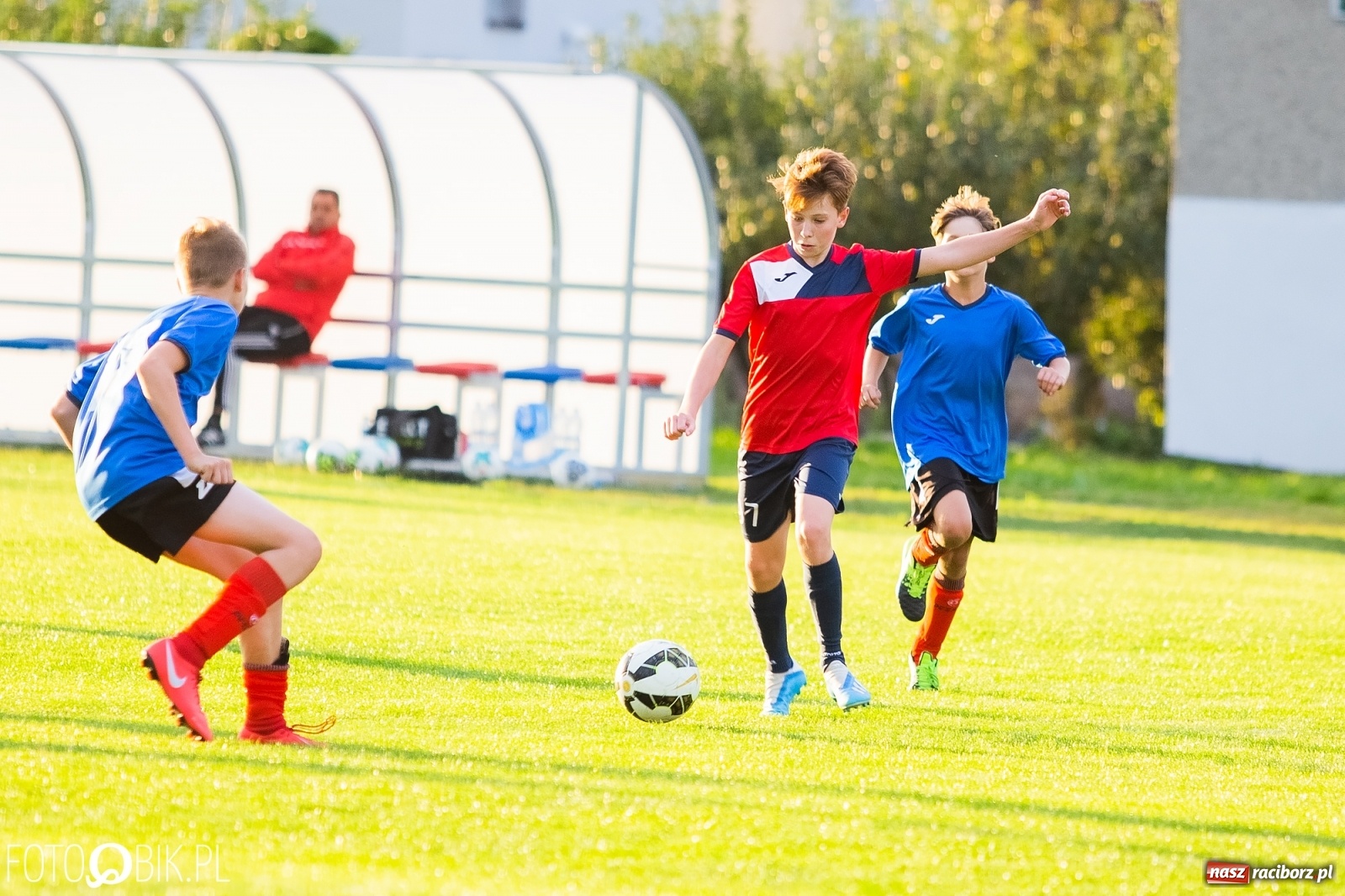 Zdjęcie w galerii na portalu naszraciborz.pl: Wyrównany pojedynek trampkarzy przy Urbana wiadomości z regionu