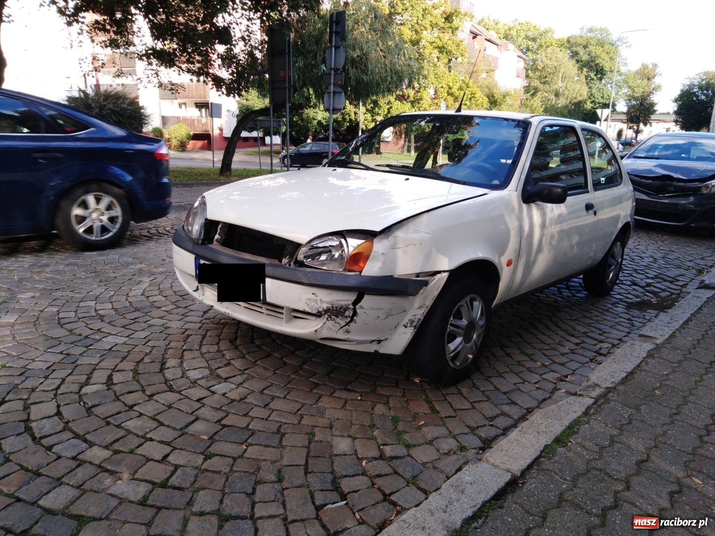 Zdjęcie w galerii na portalu naszraciborz.pl: Kolizja toyoty i forda na Basztowej-Drzymały  wiadomości z regionu