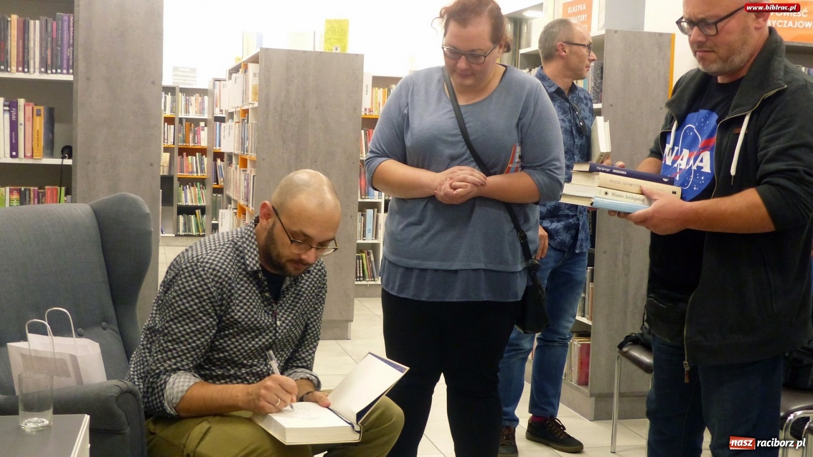 Zdjęcie w galerii na portalu naszraciborz.pl: Literacka jesień z Księgarnią SOWA: Filip Springer  wiadomości z regionu