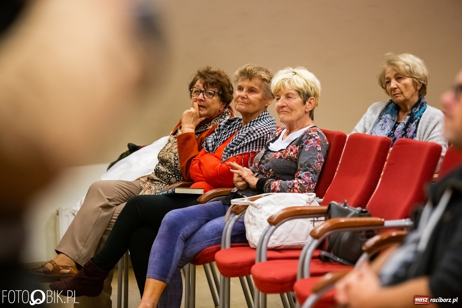 Zdjęcie w galerii na portalu naszraciborz.pl: Barwy zamienne. Spotkanie autorskie z M. Migalskim na zamku wiadomości z regionu
