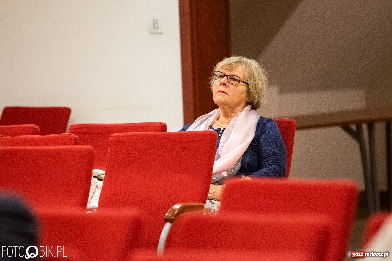 Zdjęcie w galerii na portalu naszraciborz.pl: Barwy zamienne. Spotkanie autorskie z M. Migalskim na zamku wiadomości z regionu