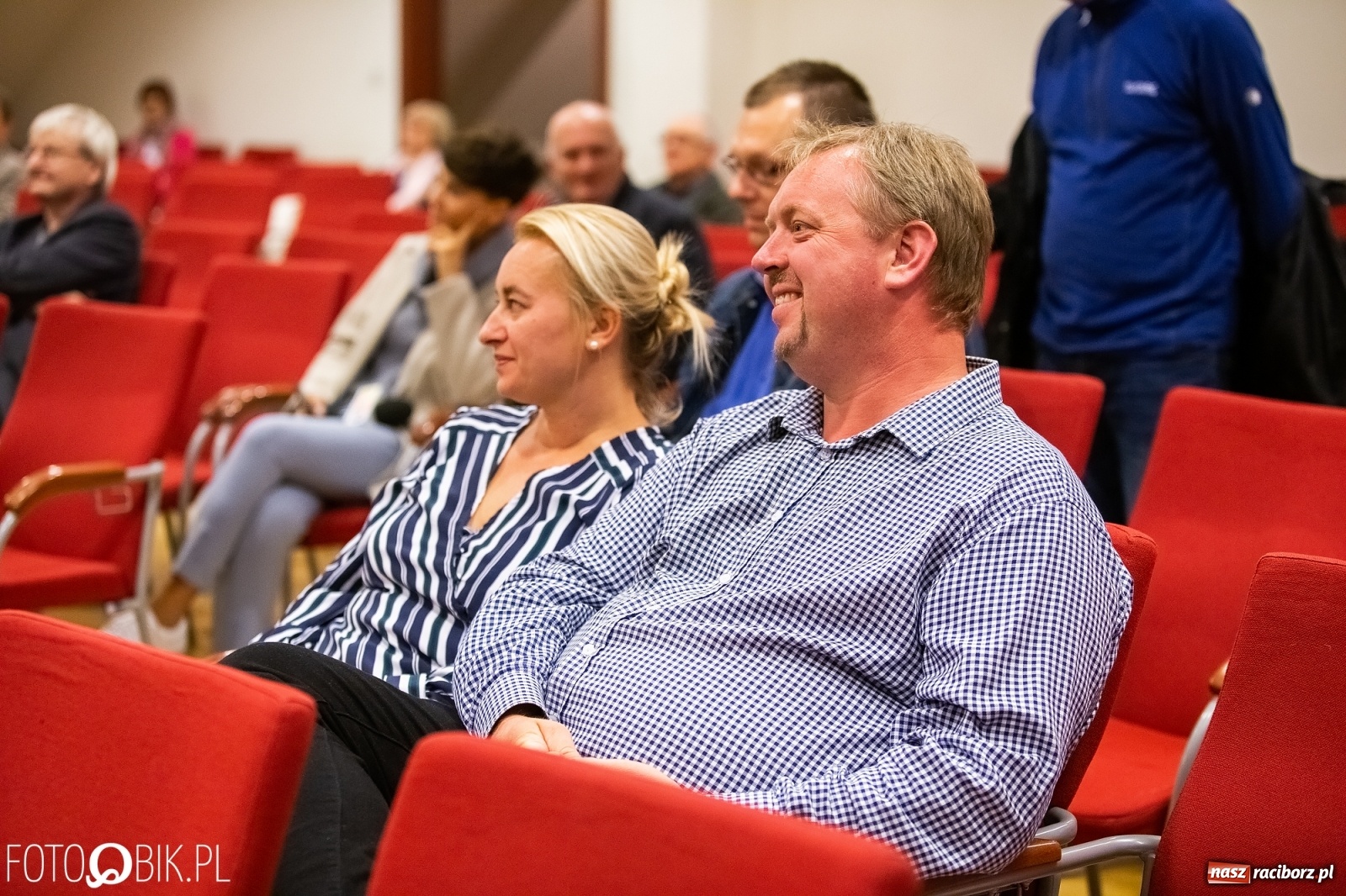 Zdjęcie w galerii na portalu naszraciborz.pl: Barwy zamienne. Spotkanie autorskie z M. Migalskim na zamku wiadomości z regionu