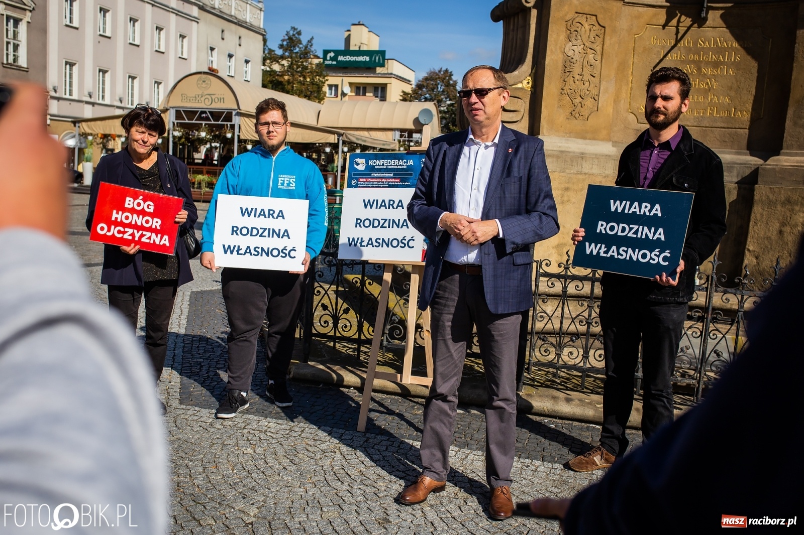 Zdjęcie w galerii na portalu naszraciborz.pl: Kandydat Konfederacji agitował w Raciborzu [FOTO i WIDEO] wiadomości z regionu