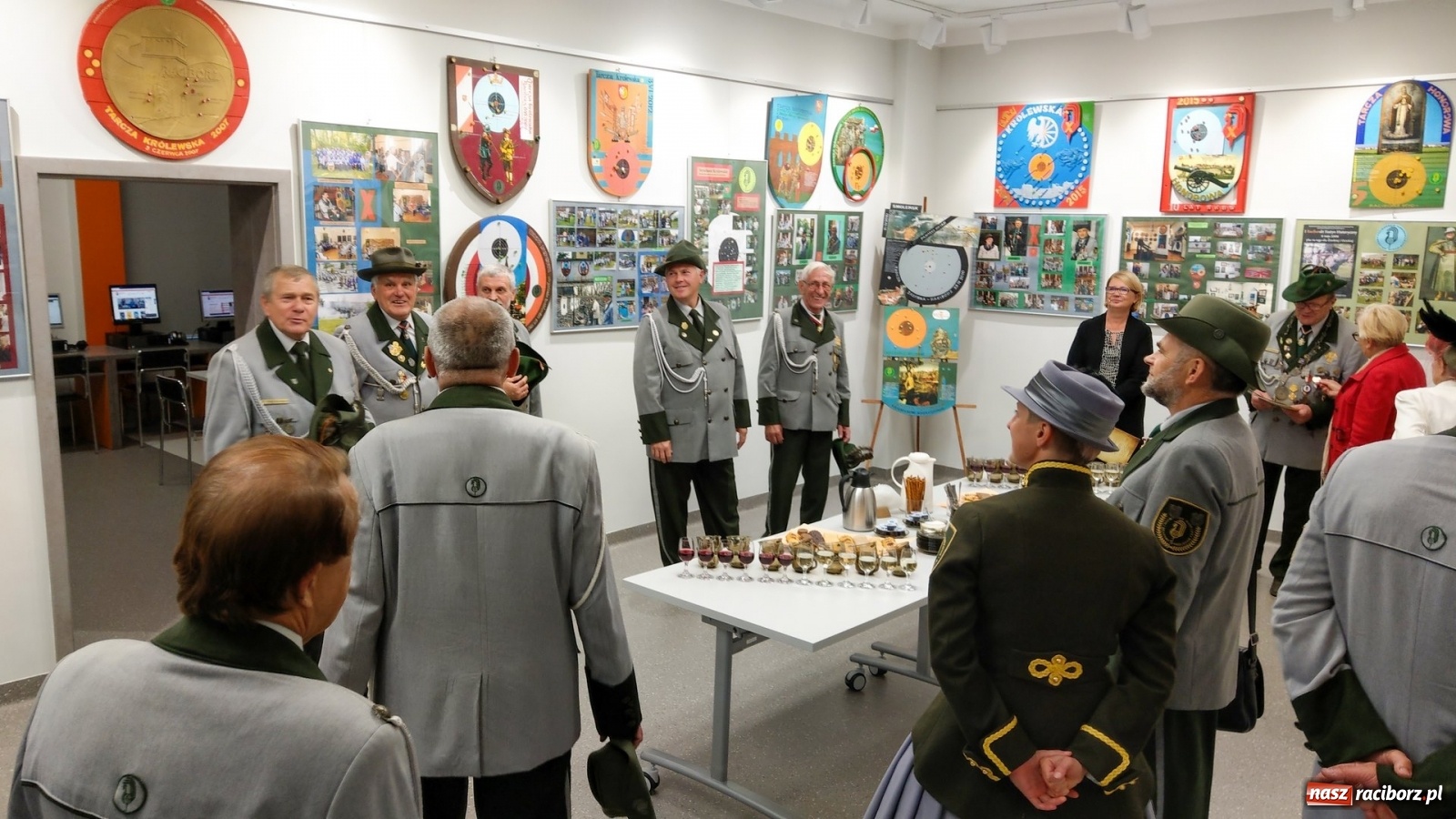 Zdjęcie w galerii na portalu naszraciborz.pl: Tradycja Raciborskiego Kurkowego Bractwa Strzeleckiego wciąż żywa [FOTO] wiadomości z regionu