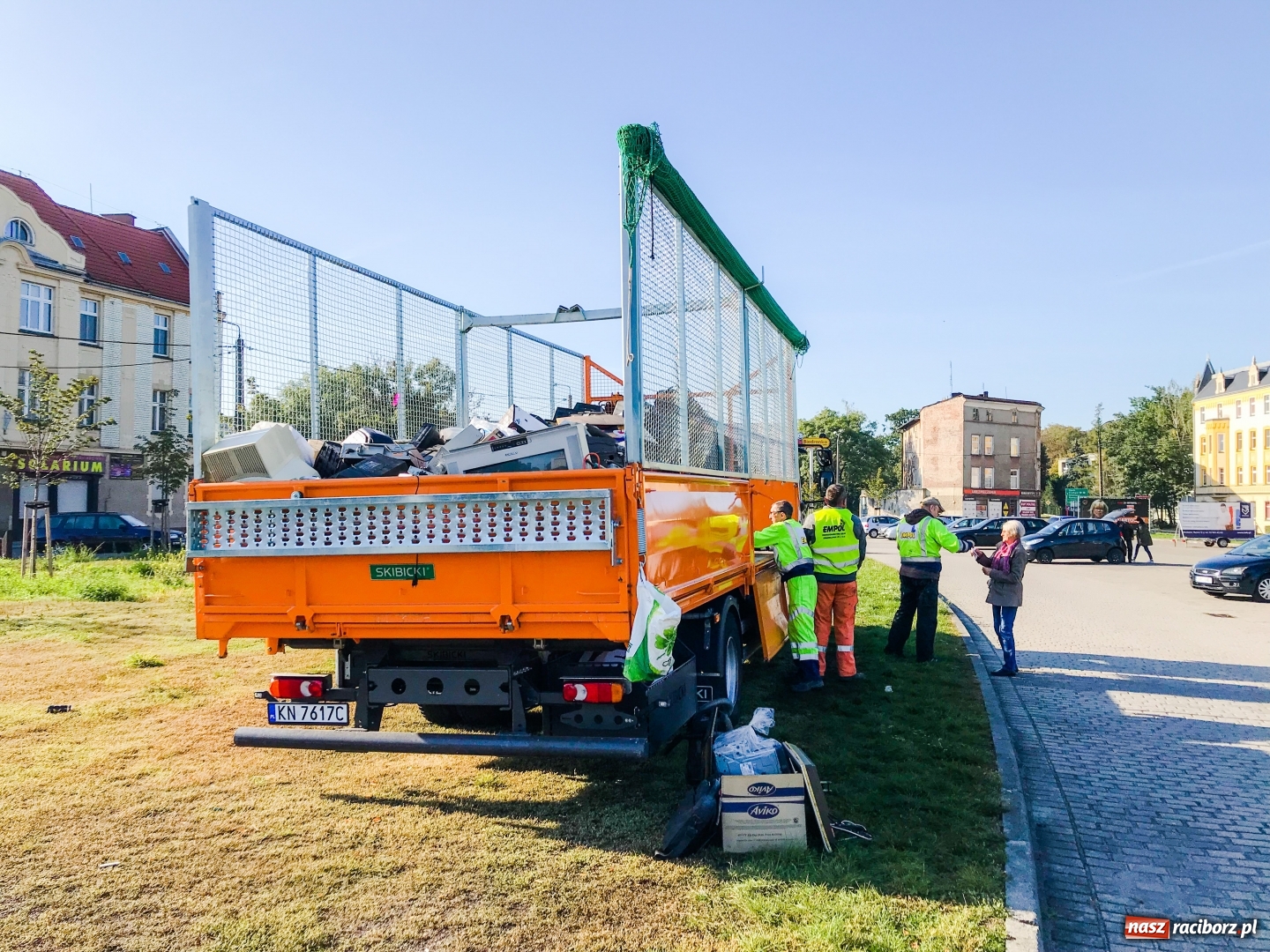 Zdjęcie w galerii na portalu naszraciborz.pl: Wrzosy za elektrośmieci. Trwa zbiórka odpadów  wiadomości z regionu