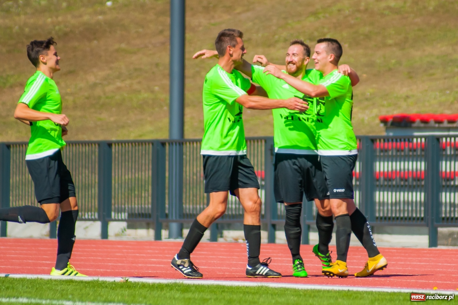 Zdjęcie w galerii na portalu naszraciborz.pl: LKS Tworków zdemolował Unię Racibórz [FOTO i WIDEO] wiadomości z regionu