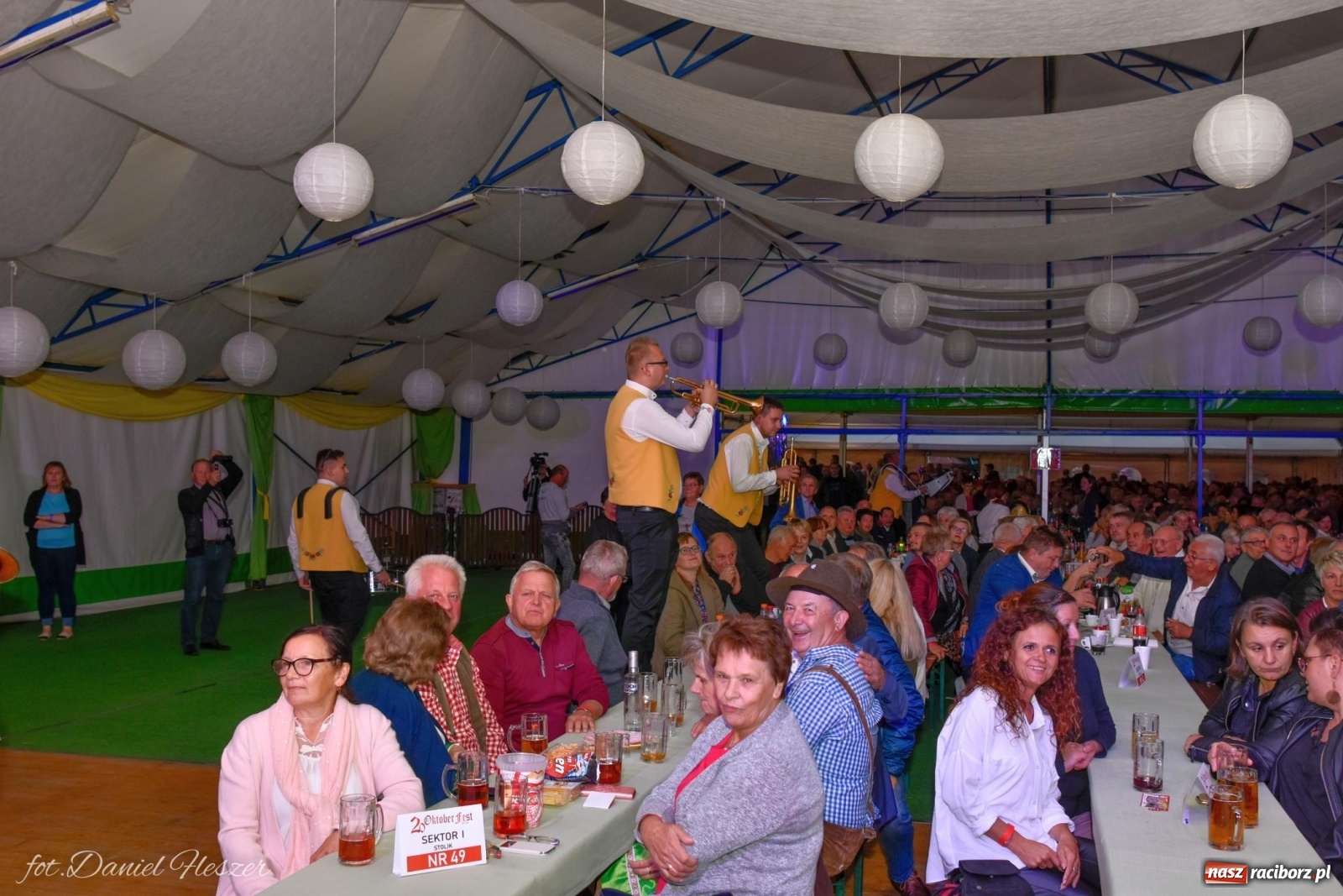 Zdjęcie w galerii na portalu naszraciborz.pl: Piwosze świętują. W Monachium i... w Szymocicach wiadomości z regionu