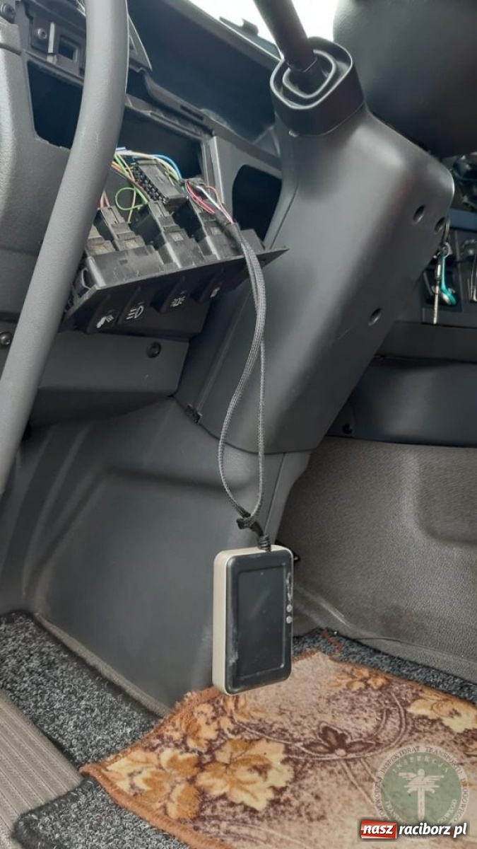 Zdjęcie w galerii na portalu naszraciborz.pl: Tak oszukują kierowcy. Kolejne emulatory AdBlue wykryte  wiadomości z regionu