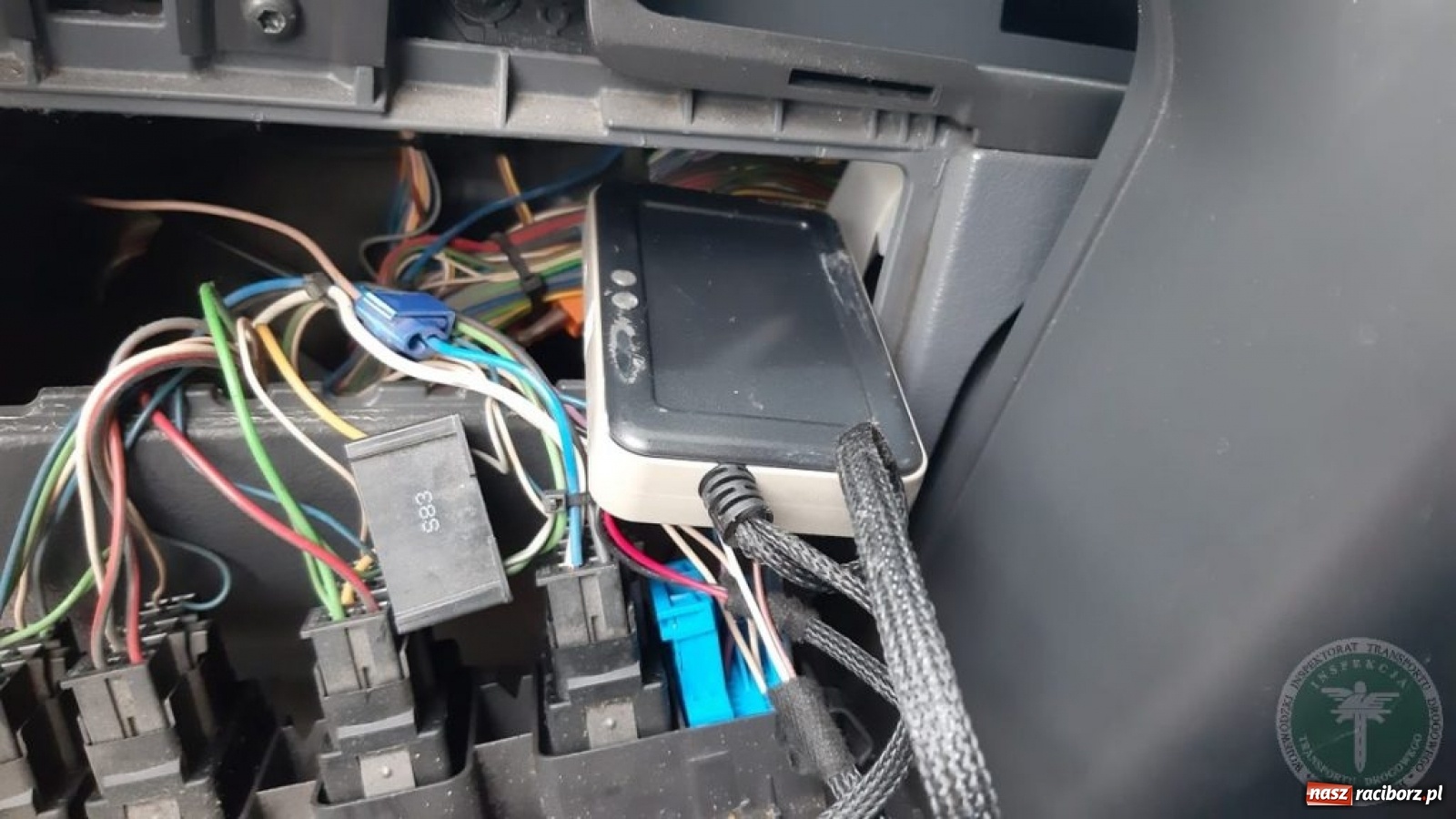 Zdjęcie w galerii na portalu naszraciborz.pl: Tak oszukują kierowcy. Kolejne emulatory AdBlue wykryte  wiadomości z regionu