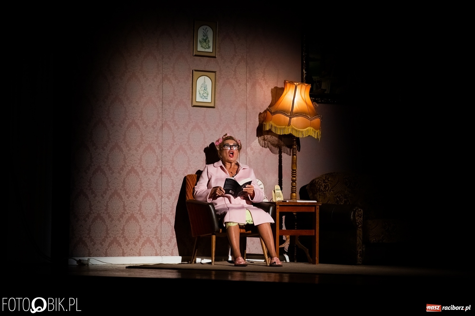 Zdjęcie w galerii na portalu naszraciborz.pl: Spektakl Berek 2, czyli Upiór w Moherze w RCK wiadomości z regionu