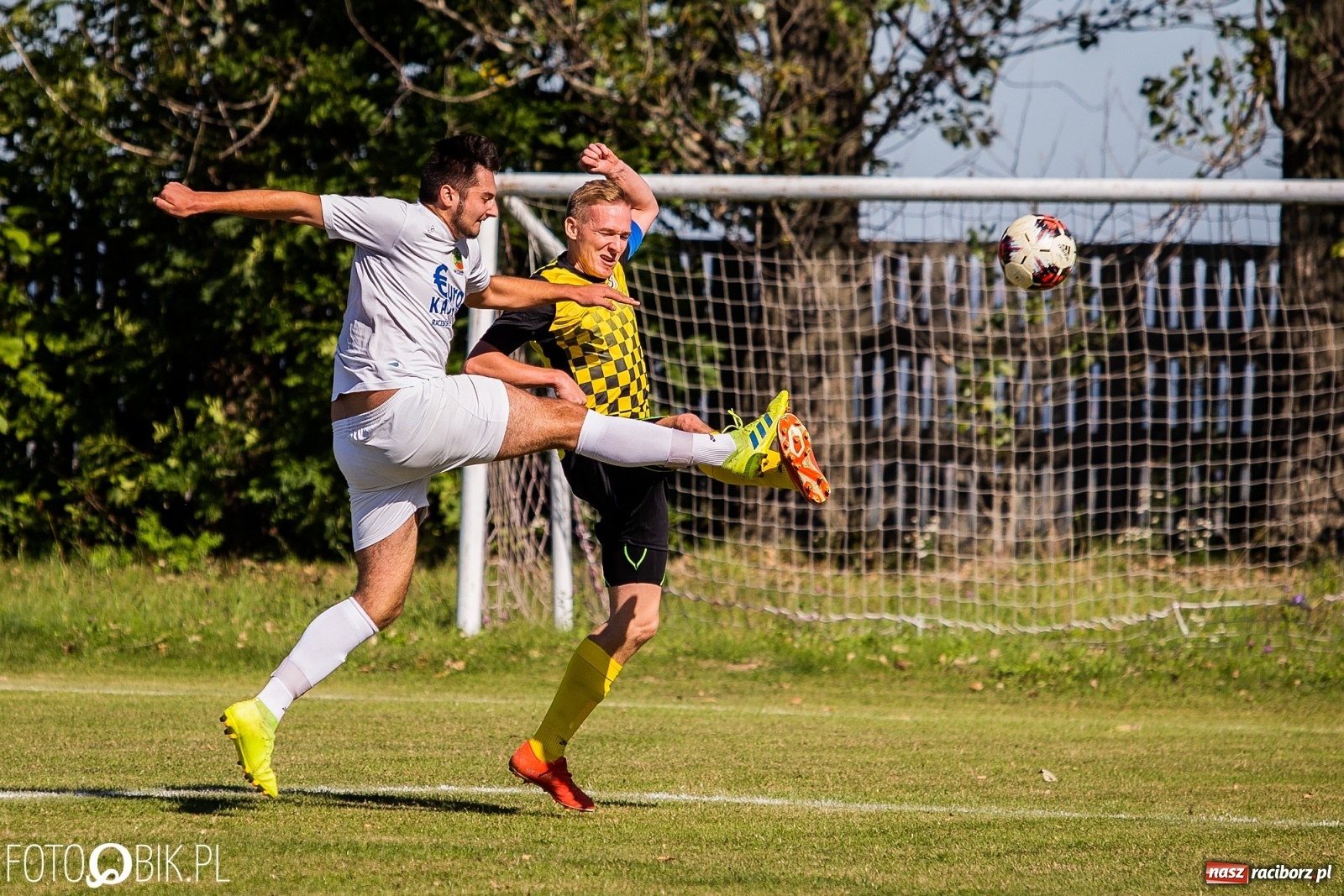 Zdjęcie w galerii na portalu naszraciborz.pl: C klasa. Kapitan pokazał jak strzelać. Wypoczynek górą w Owsiszczach [FOTO] wiadomości z regionu