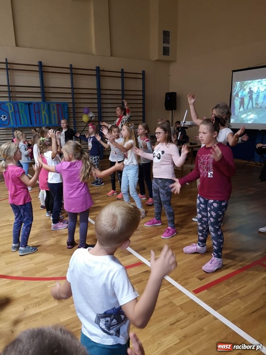 Zdjęcie w galerii na portalu naszraciborz.pl: Szkolna spartakiada w SP 4  wiadomości z regionu