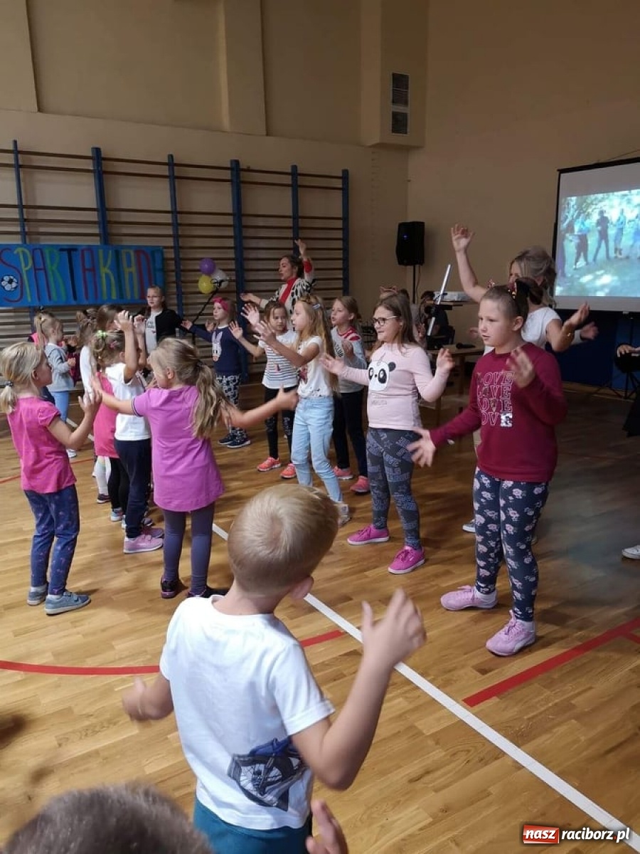 Zdjęcie w galerii na portalu naszraciborz.pl: Szkolna spartakiada w SP 4  wiadomości z regionu
