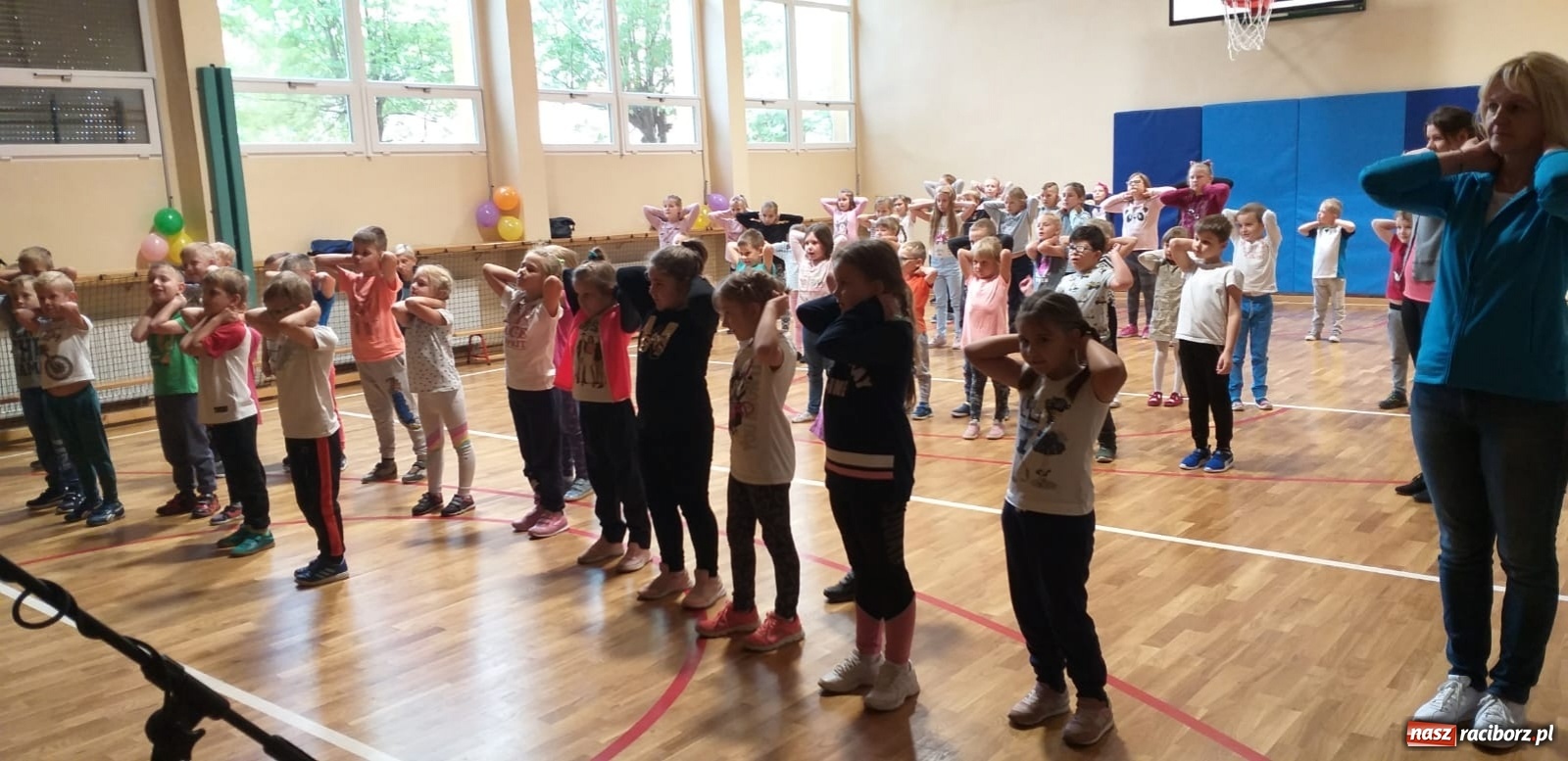 Zdjęcie w galerii na portalu naszraciborz.pl: Szkolna spartakiada w SP 4  wiadomości z regionu