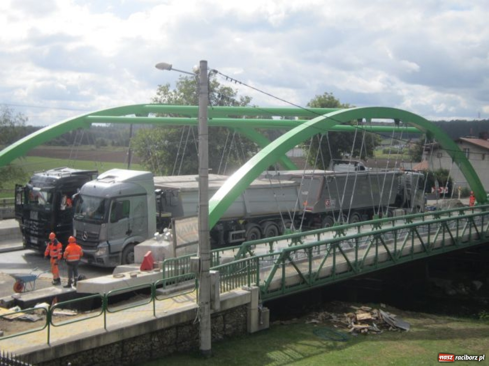 Zdjęcie w galerii na portalu naszraciborz.pl: Nowy most w Rudach po próbach wytrzymałościowych [FOTO]  wiadomości z regionu