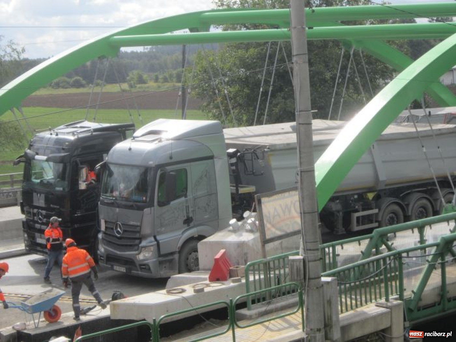 Zdjęcie w galerii na portalu naszraciborz.pl: Nowy most w Rudach po próbach wytrzymałościowych [FOTO]  wiadomości z regionu