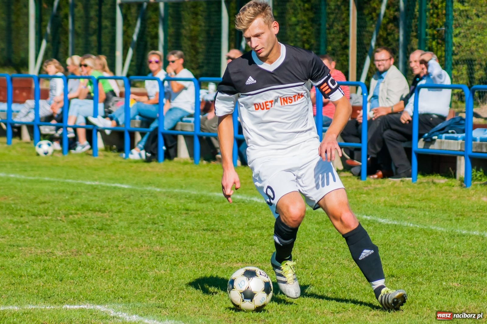 Zdjęcie w galerii na portalu naszraciborz.pl: Nerwowo i czerwono w Markowicach. Zgoda z kompletem punktów [FOTO i WIDEO] wiadomości z regionu