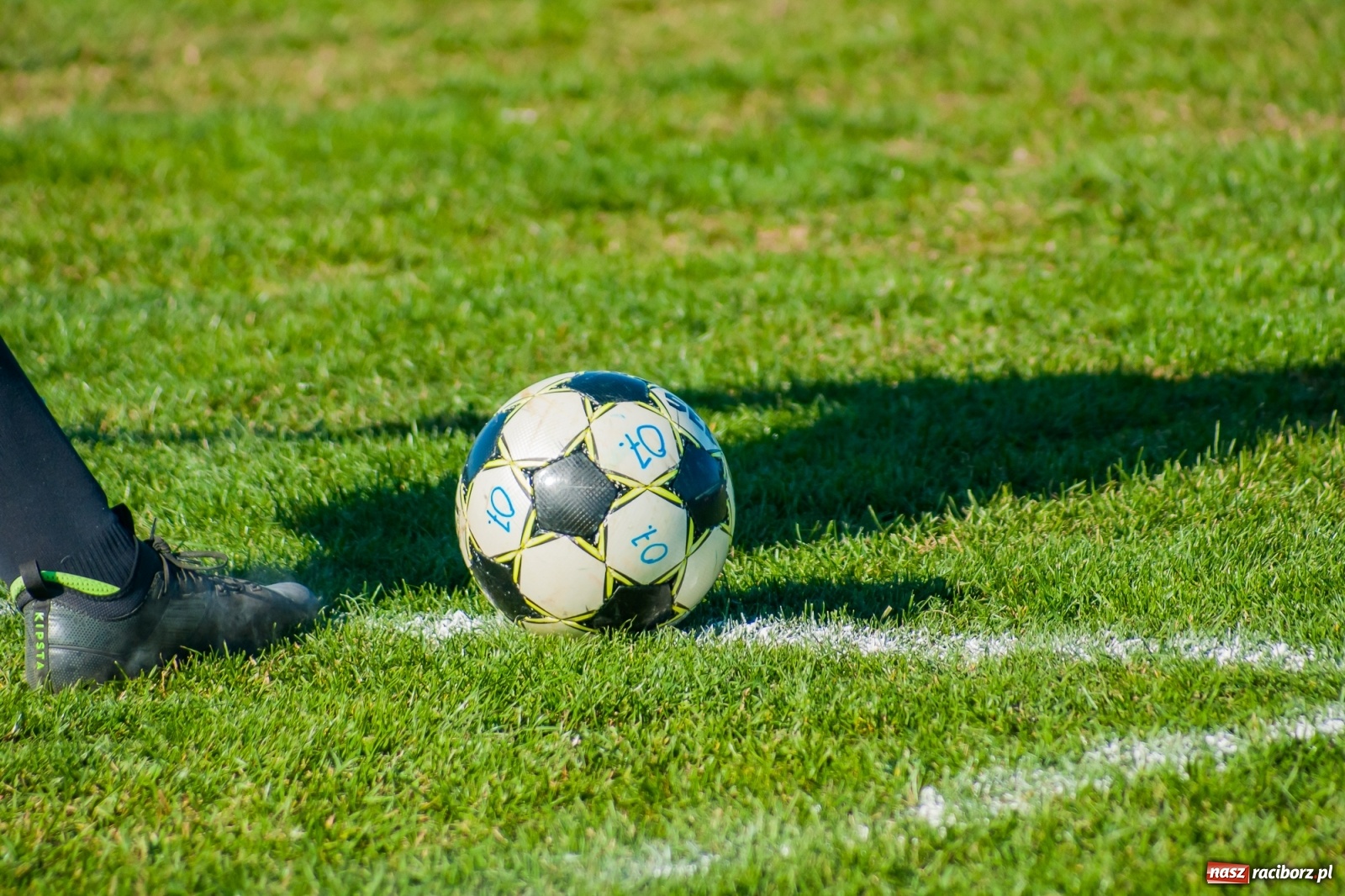 Zdjęcie w galerii na portalu naszraciborz.pl: Nerwowo i czerwono w Markowicach. Zgoda z kompletem punktów [FOTO i WIDEO] wiadomości z regionu