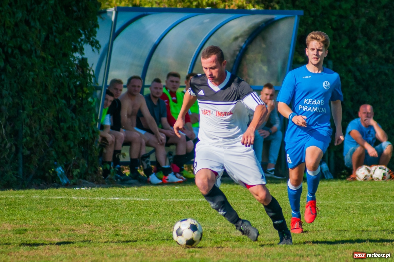 Zdjęcie w galerii na portalu naszraciborz.pl: Nerwowo i czerwono w Markowicach. Zgoda z kompletem punktów [FOTO i WIDEO] wiadomości z regionu