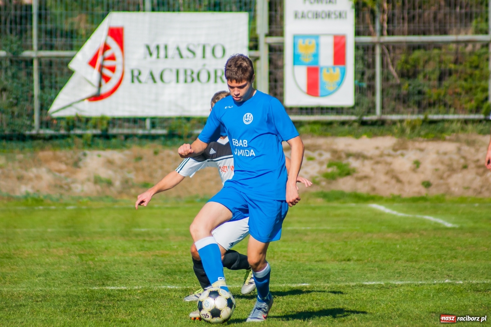 Zdjęcie w galerii na portalu naszraciborz.pl: Nerwowo i czerwono w Markowicach. Zgoda z kompletem punktów [FOTO i WIDEO] wiadomości z regionu