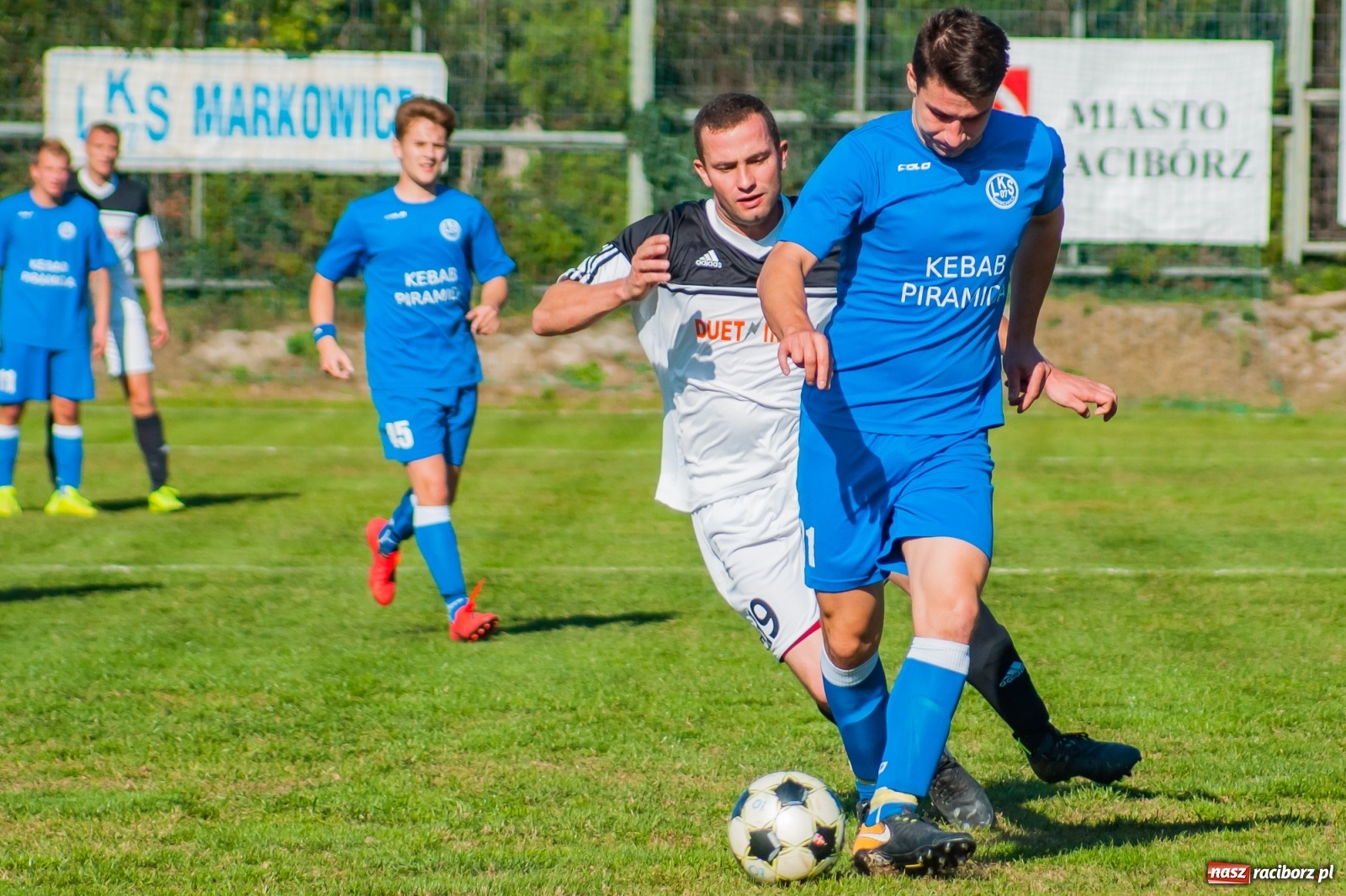 Zdjęcie w galerii na portalu naszraciborz.pl: Nerwowo i czerwono w Markowicach. Zgoda z kompletem punktów [FOTO i WIDEO] wiadomości z regionu