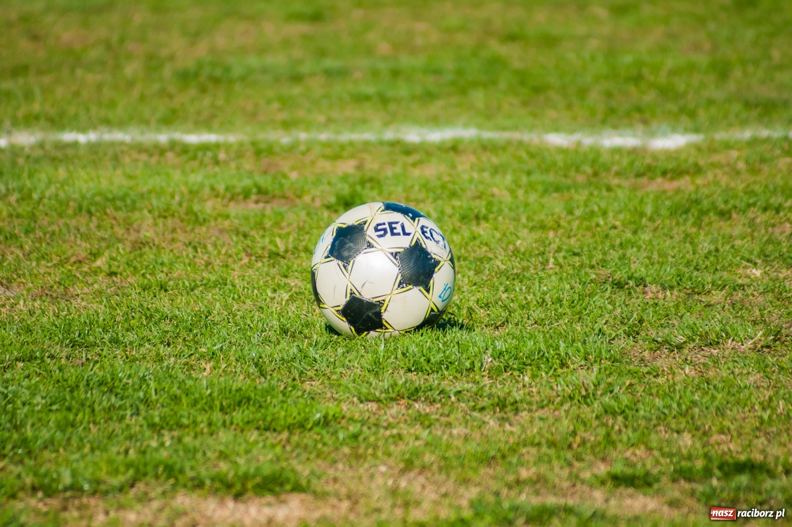 Zdjęcie w galerii na portalu naszraciborz.pl: Nerwowo i czerwono w Markowicach. Zgoda z kompletem punktów [FOTO i WIDEO] wiadomości z regionu