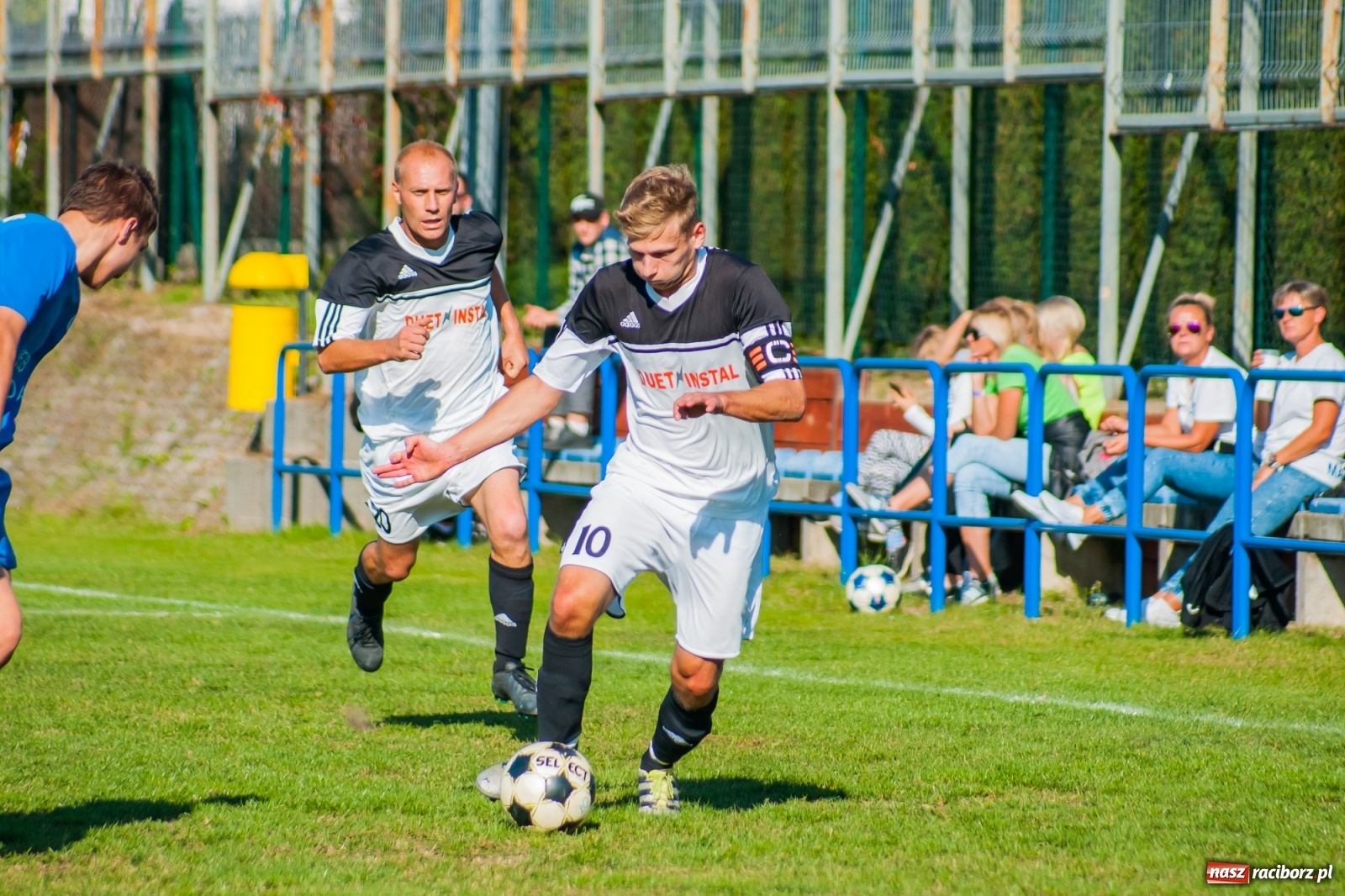 Zdjęcie w galerii na portalu naszraciborz.pl: Nerwowo i czerwono w Markowicach. Zgoda z kompletem punktów [FOTO i WIDEO] wiadomości z regionu