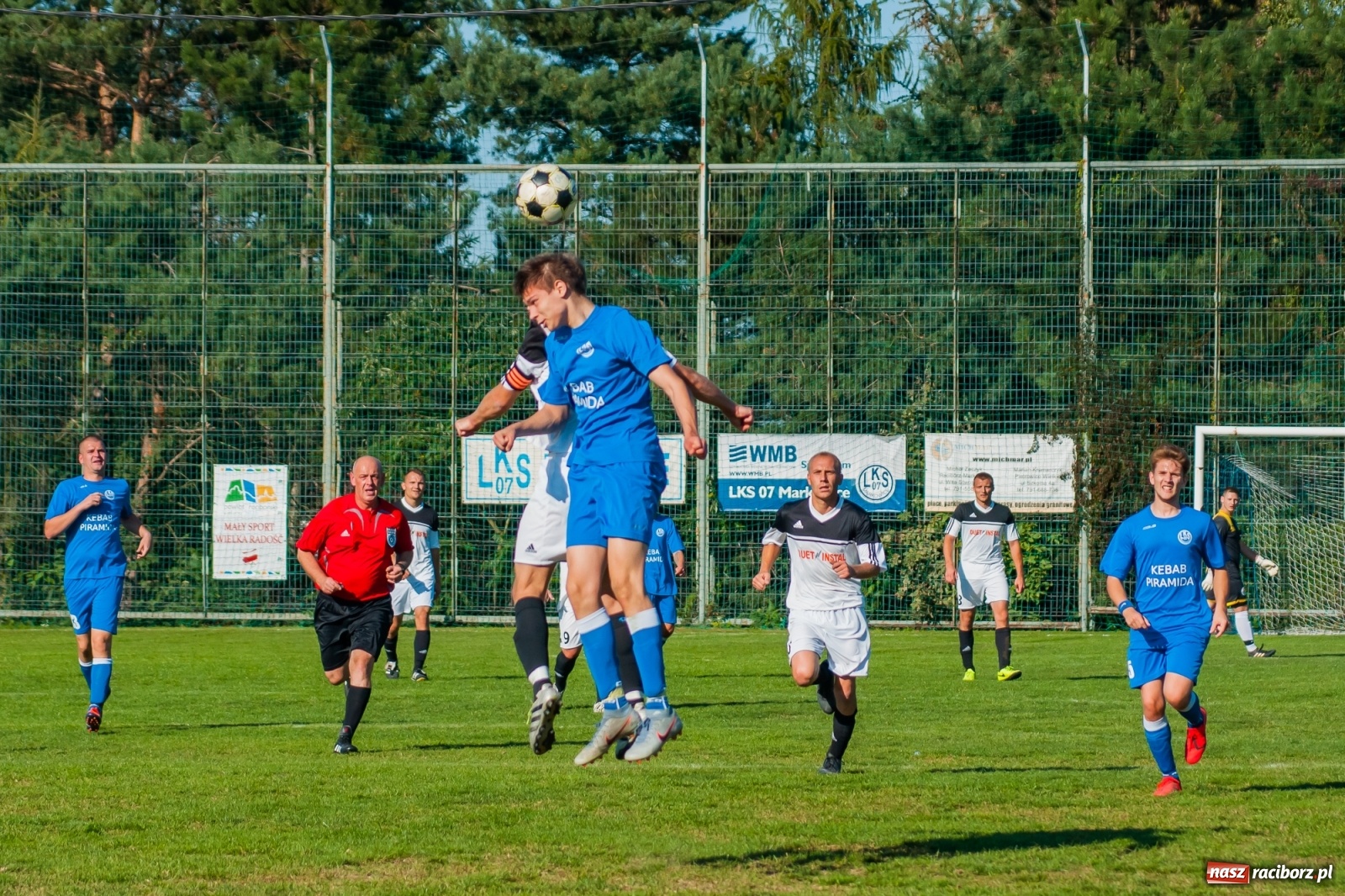Zdjęcie w galerii na portalu naszraciborz.pl: Nerwowo i czerwono w Markowicach. Zgoda z kompletem punktów [FOTO i WIDEO] wiadomości z regionu