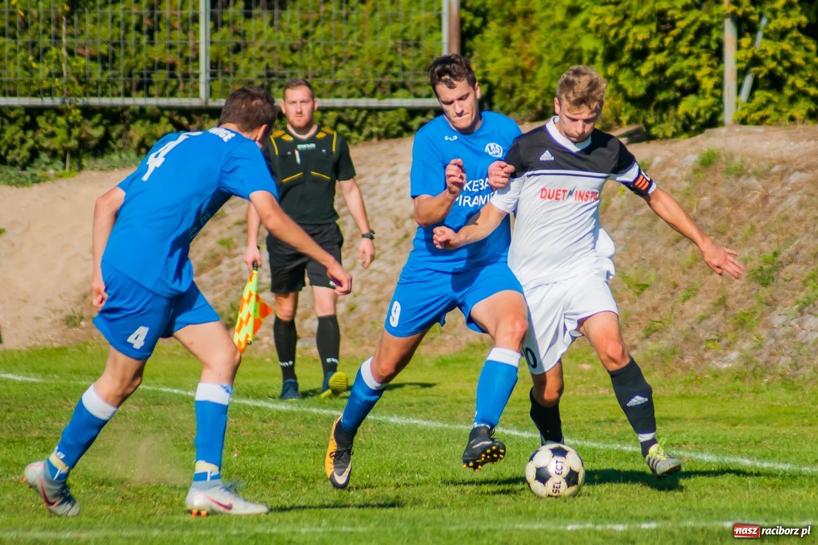 Zdjęcie w galerii na portalu naszraciborz.pl: Nerwowo i czerwono w Markowicach. Zgoda z kompletem punktów [FOTO i WIDEO] wiadomości z regionu