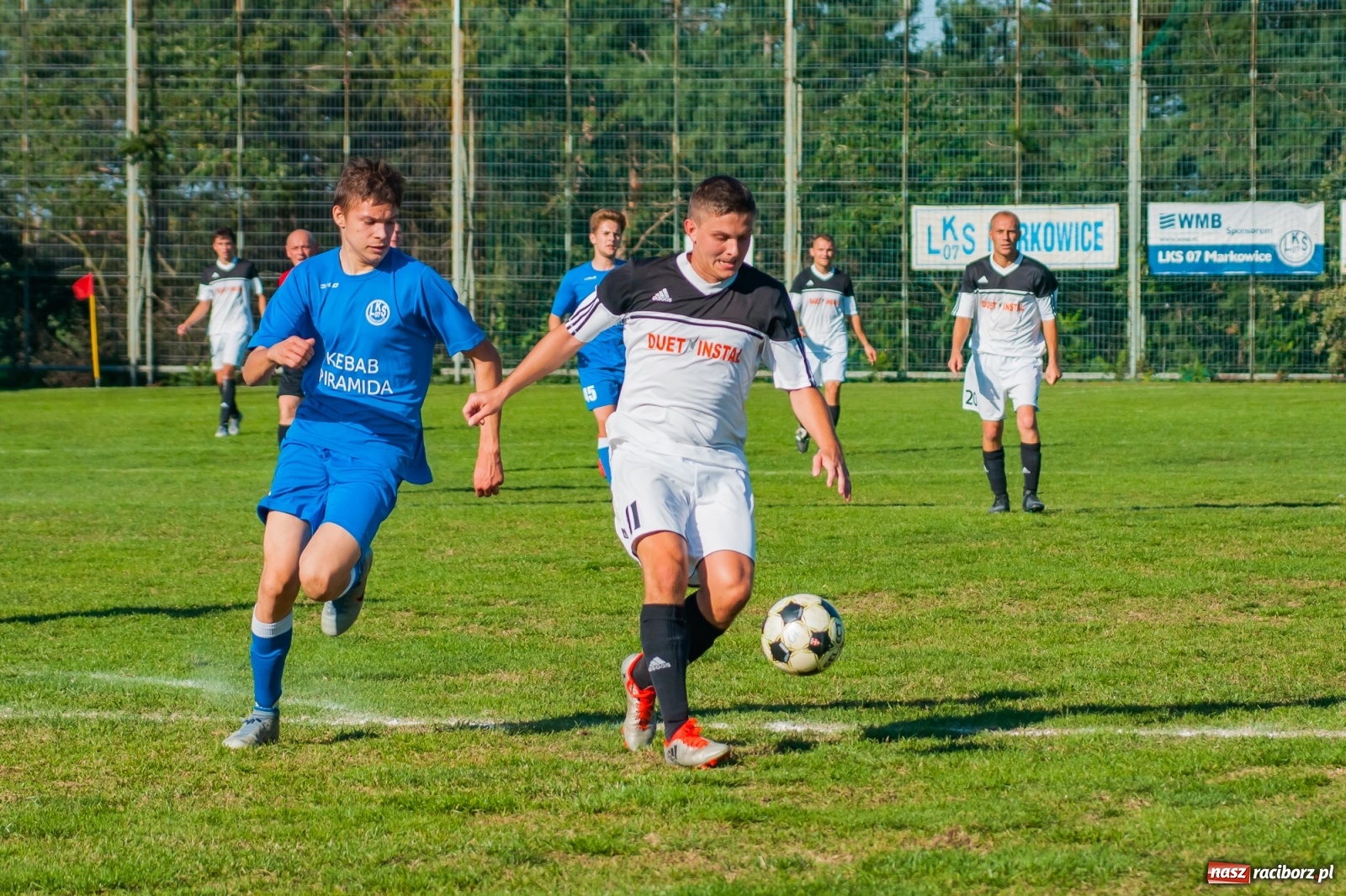 Zdjęcie w galerii na portalu naszraciborz.pl: Nerwowo i czerwono w Markowicach. Zgoda z kompletem punktów [FOTO i WIDEO] wiadomości z regionu