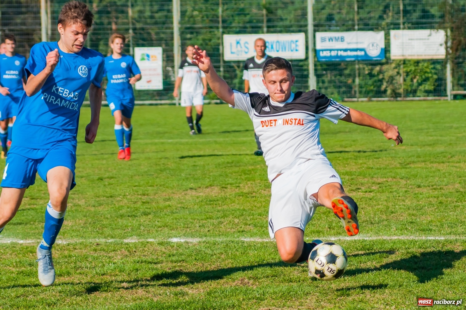 Zdjęcie w galerii na portalu naszraciborz.pl: Nerwowo i czerwono w Markowicach. Zgoda z kompletem punktów [FOTO i WIDEO] wiadomości z regionu