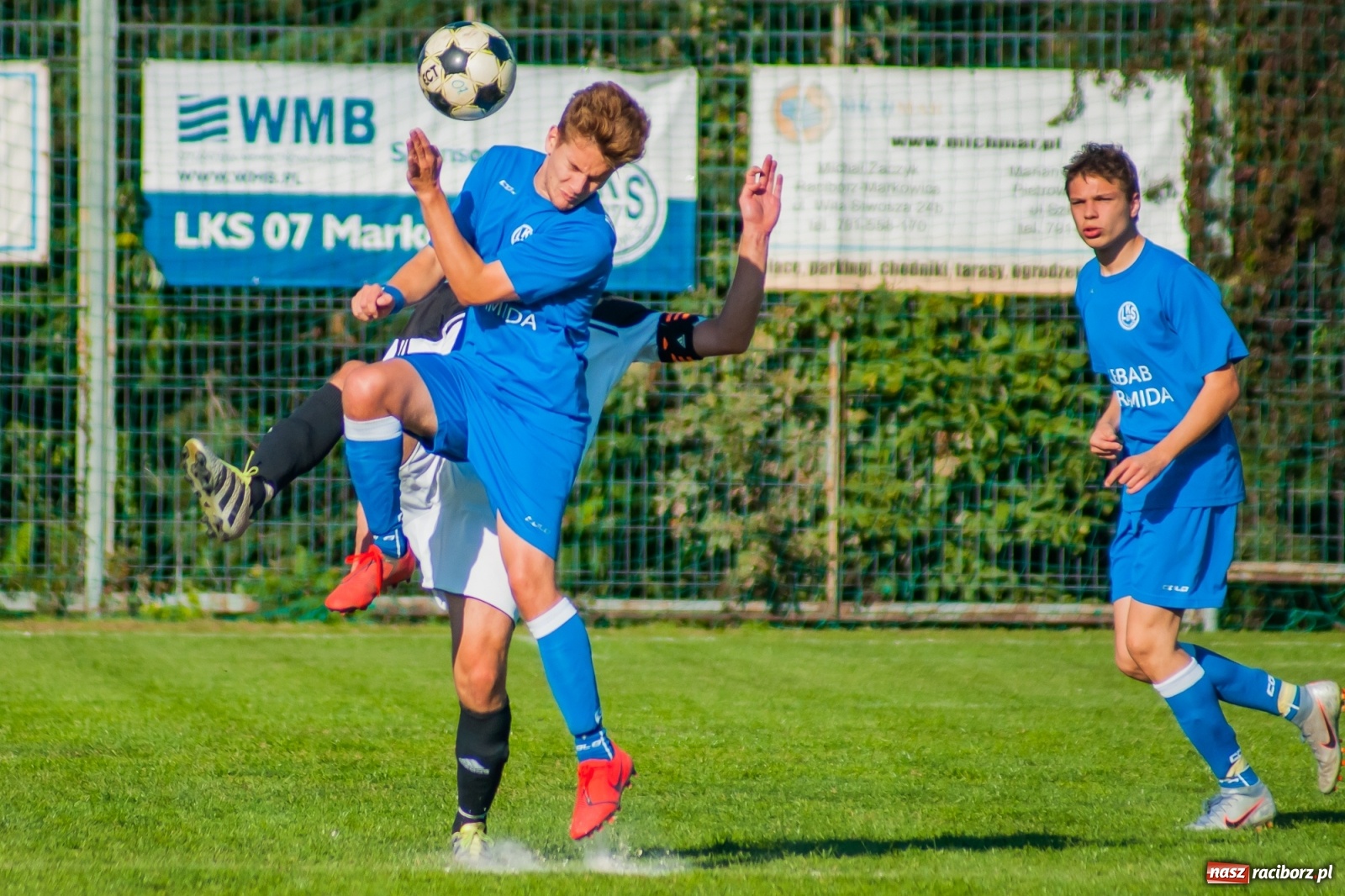 Zdjęcie w galerii na portalu naszraciborz.pl: Nerwowo i czerwono w Markowicach. Zgoda z kompletem punktów [FOTO i WIDEO] wiadomości z regionu