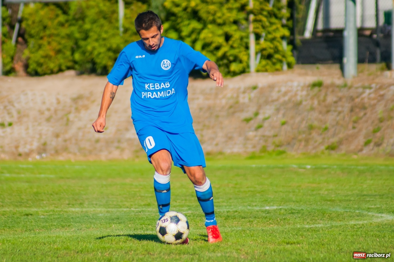 Zdjęcie w galerii na portalu naszraciborz.pl: Nerwowo i czerwono w Markowicach. Zgoda z kompletem punktów [FOTO i WIDEO] wiadomości z regionu