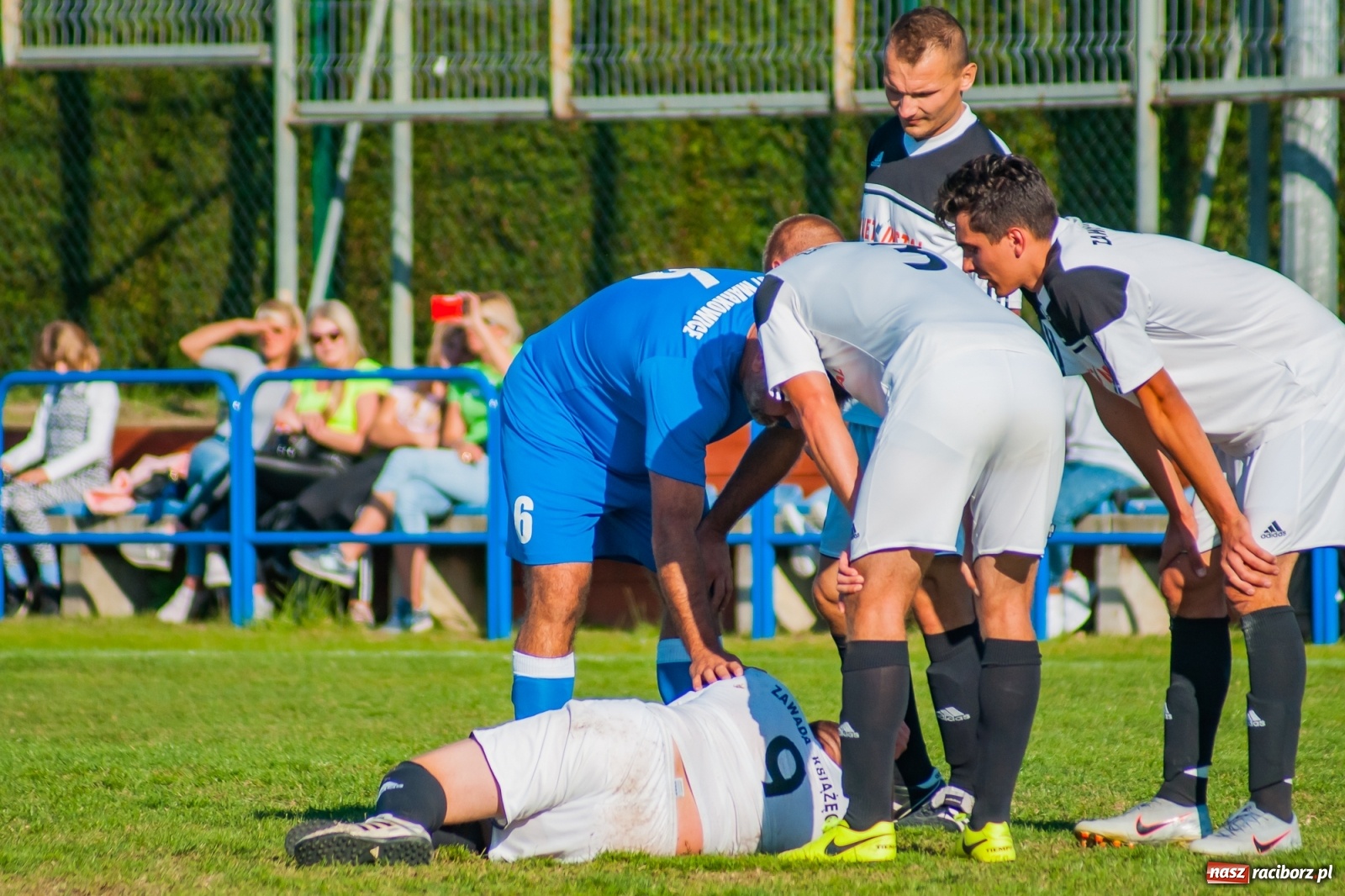 Zdjęcie w galerii na portalu naszraciborz.pl: Nerwowo i czerwono w Markowicach. Zgoda z kompletem punktów [FOTO i WIDEO] wiadomości z regionu